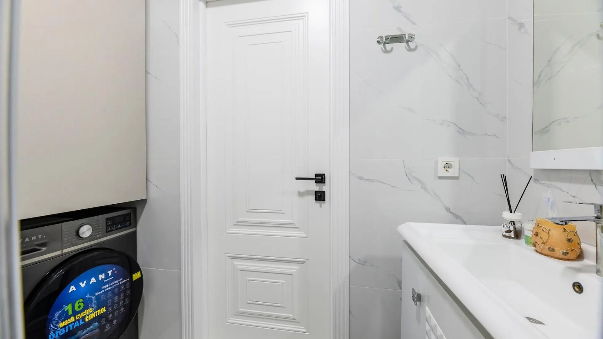 Комфортная Евротрешка В Жк Green City Almaty 0*,
